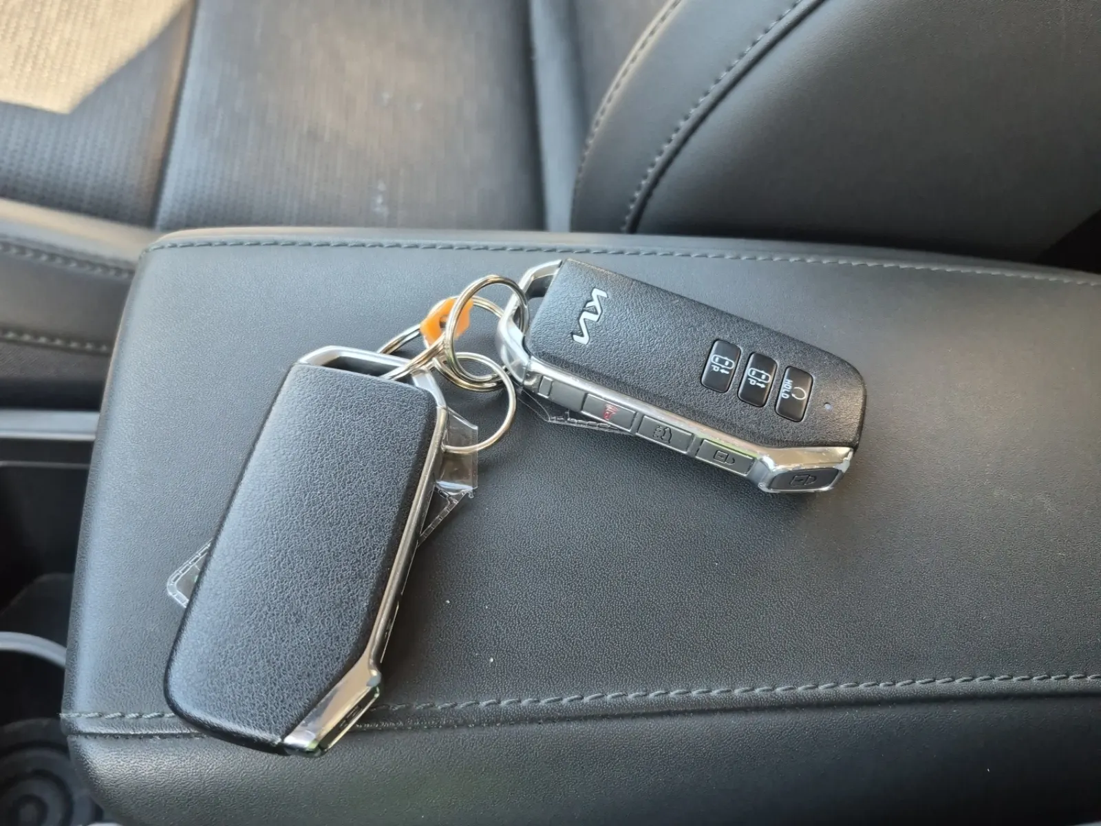 Keys/Fobs/Manual Photo