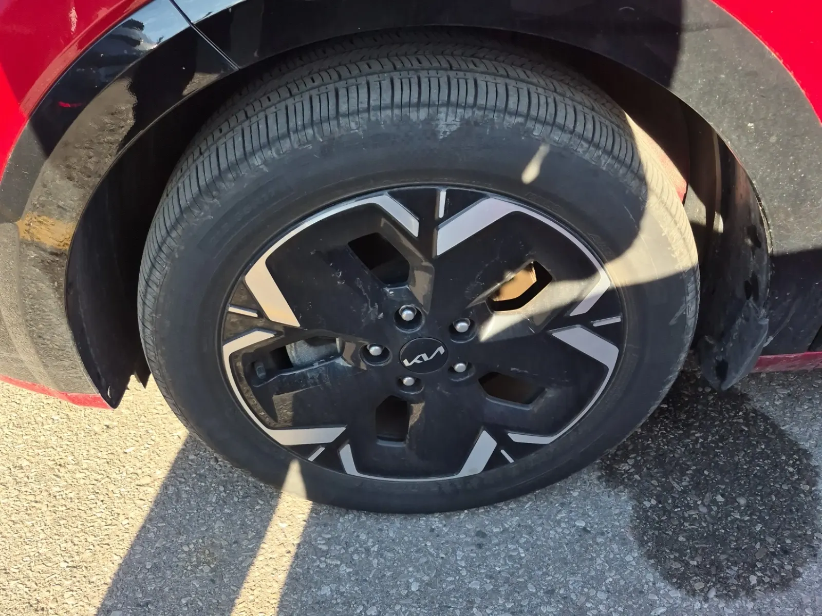 Front driver wheel/tire photo