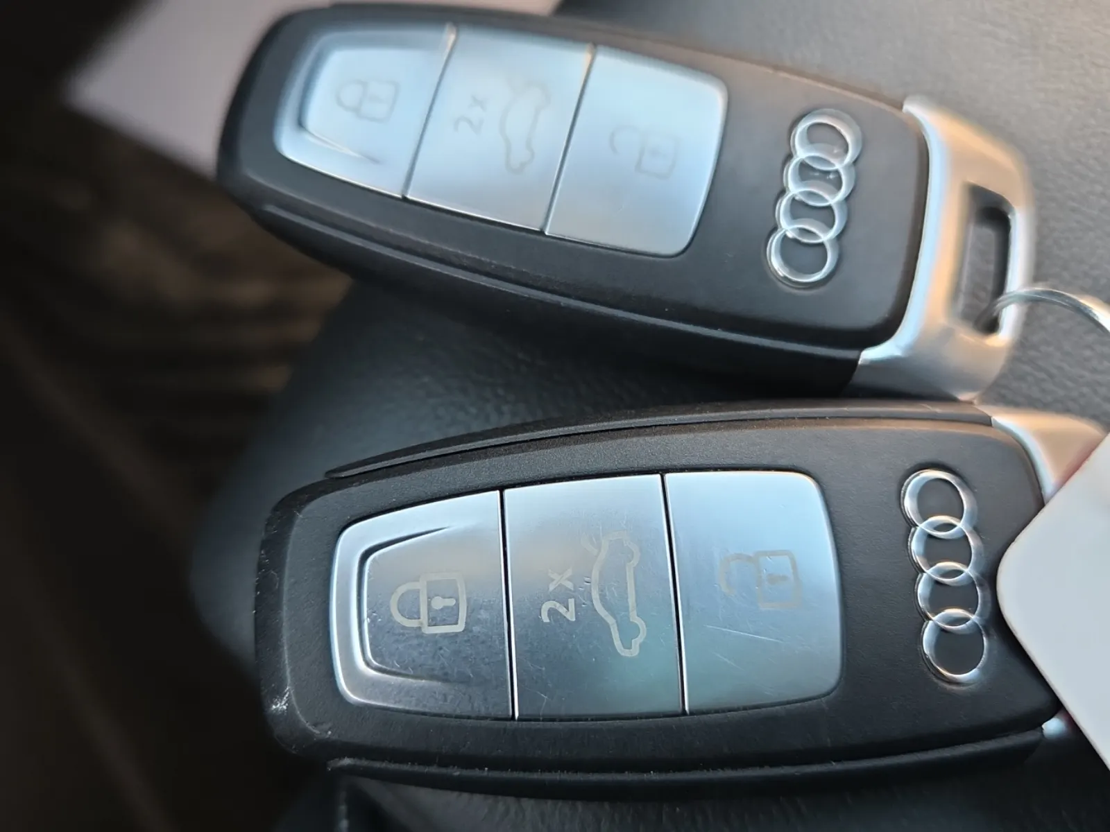 Keys/Fobs/Manual Photo