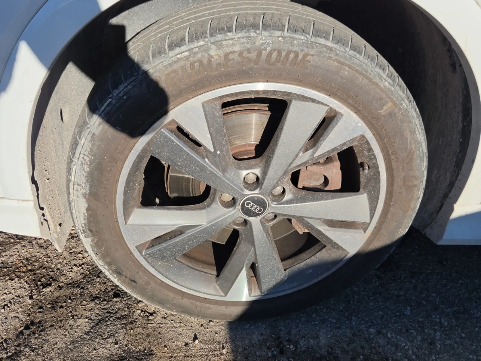 Front driver wheel/tire photo