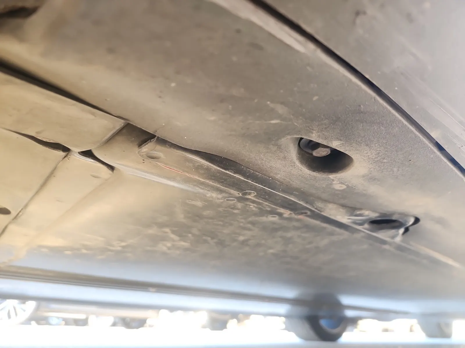 Undercarriage - Passenger Photo