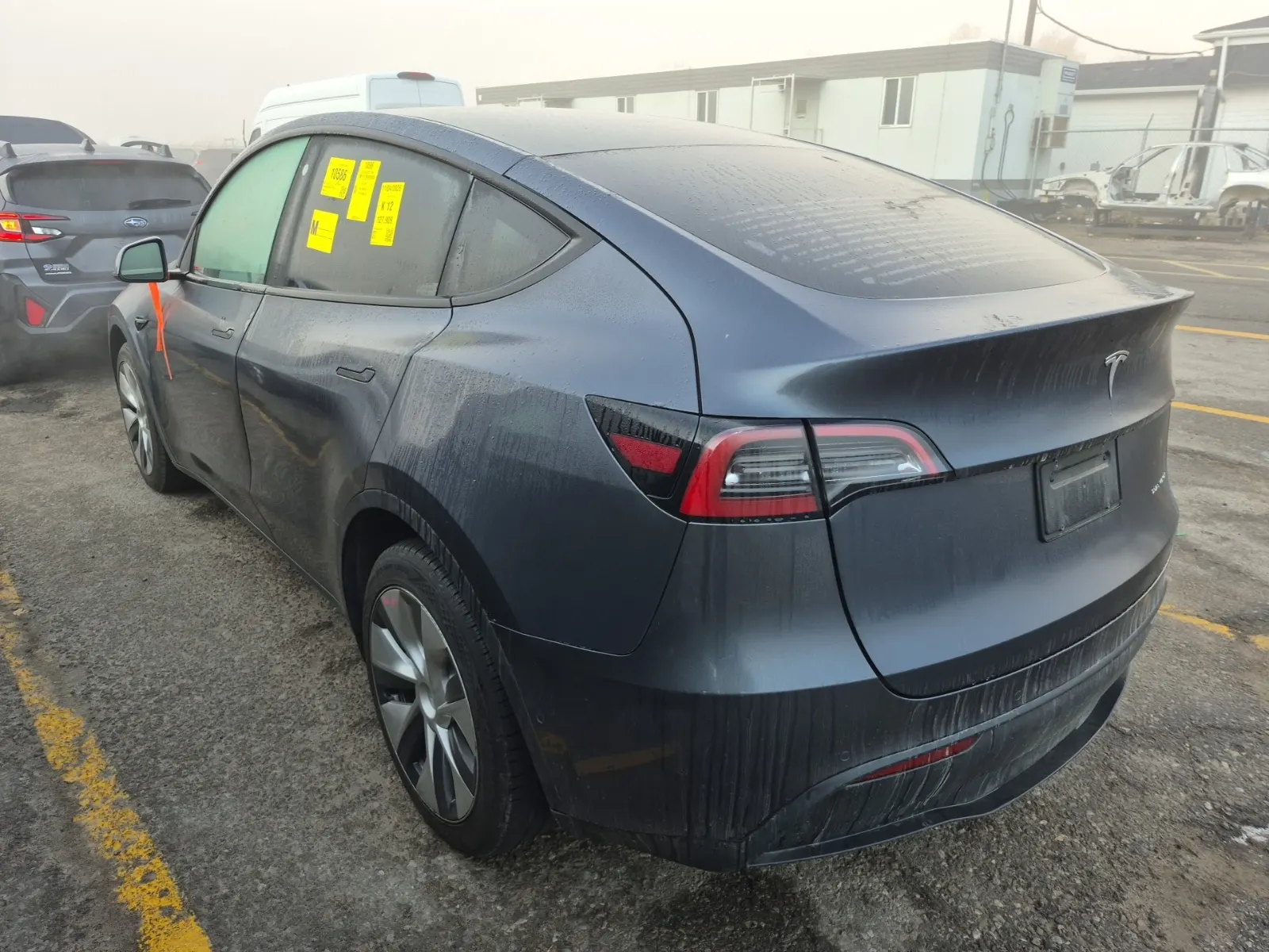 Driver Rear 3/4 Photo