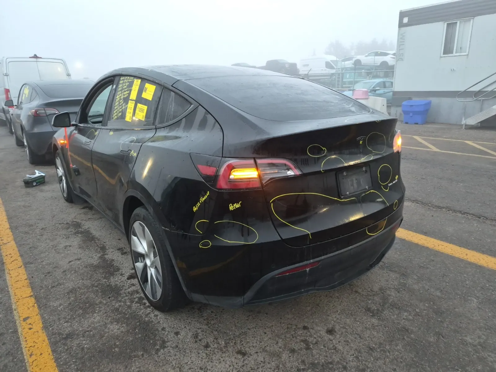 Driver Rear 3/4 Photo