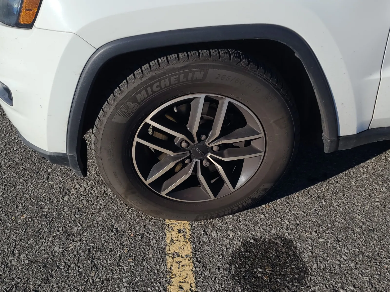 Front driver wheel/tire photo