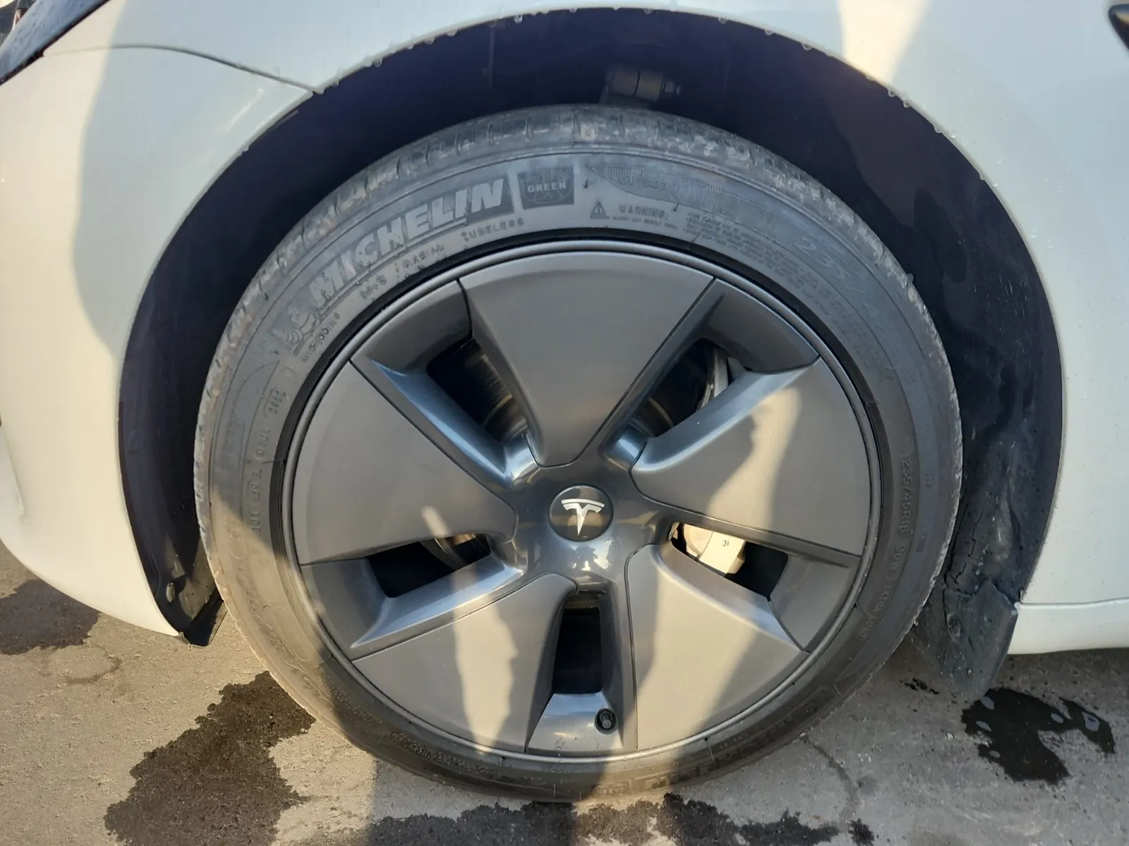 Front driver wheel/tire photo
