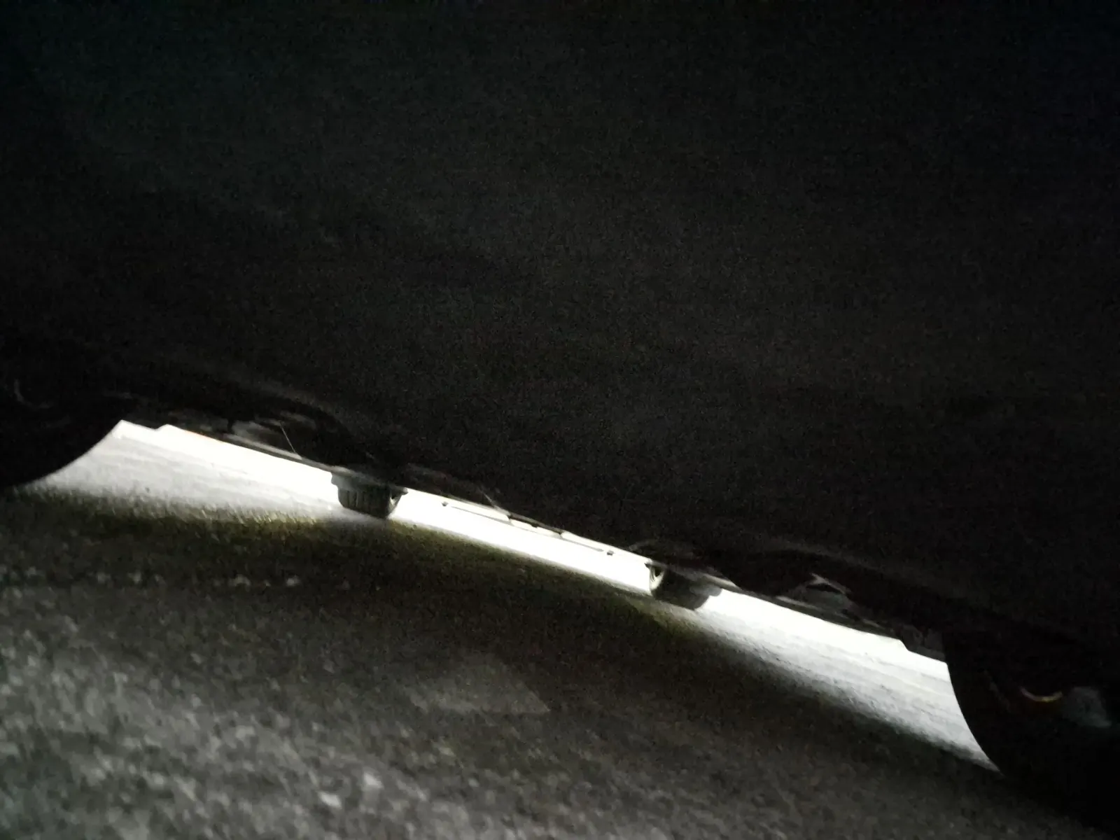 Undercarriage - Rear Photo