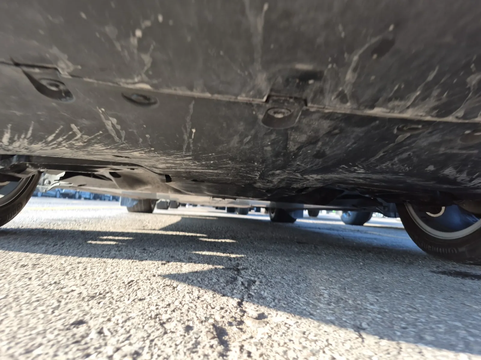 Undercarriage - Rear Photo