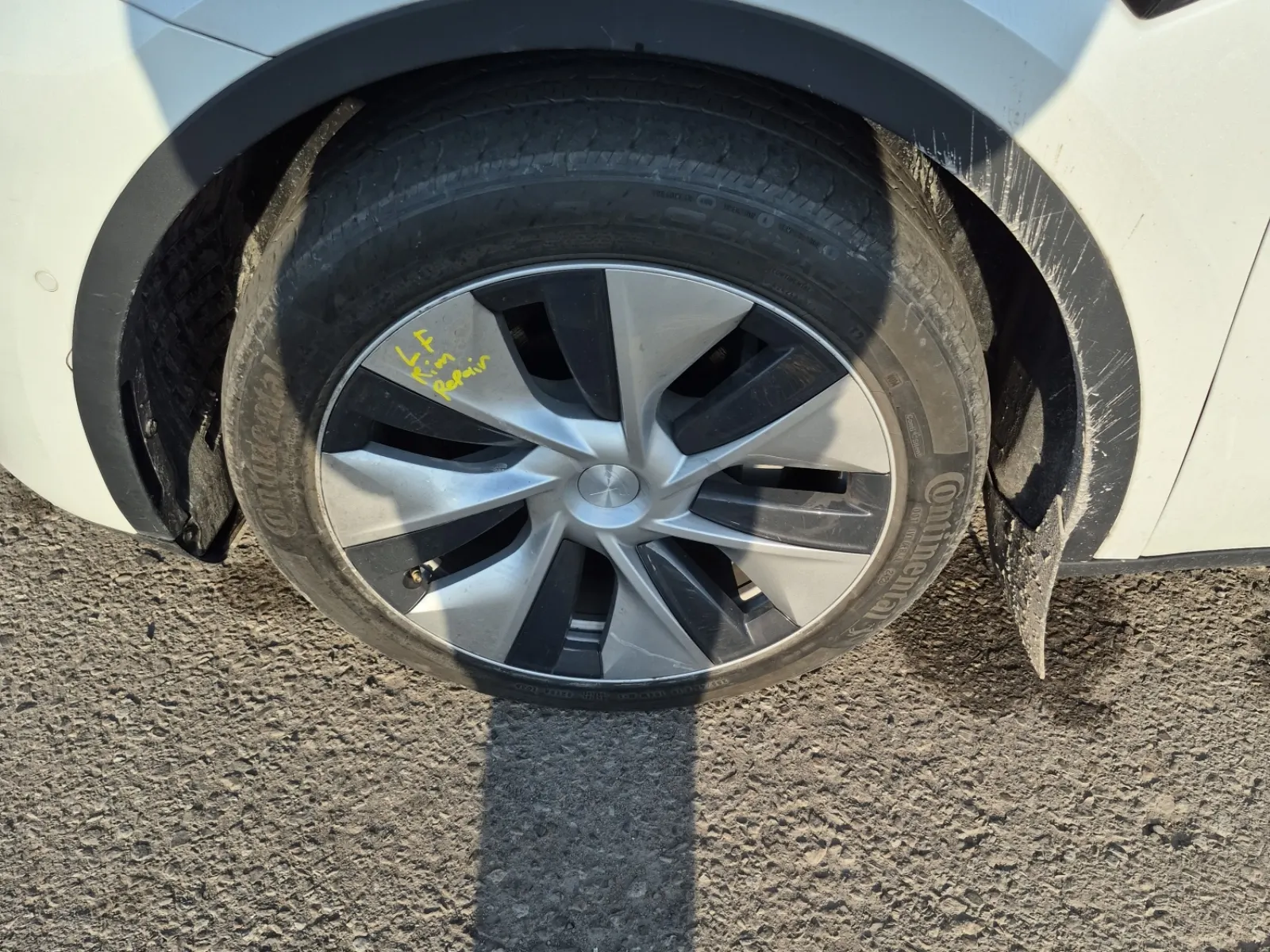 Front driver wheel/tire photo