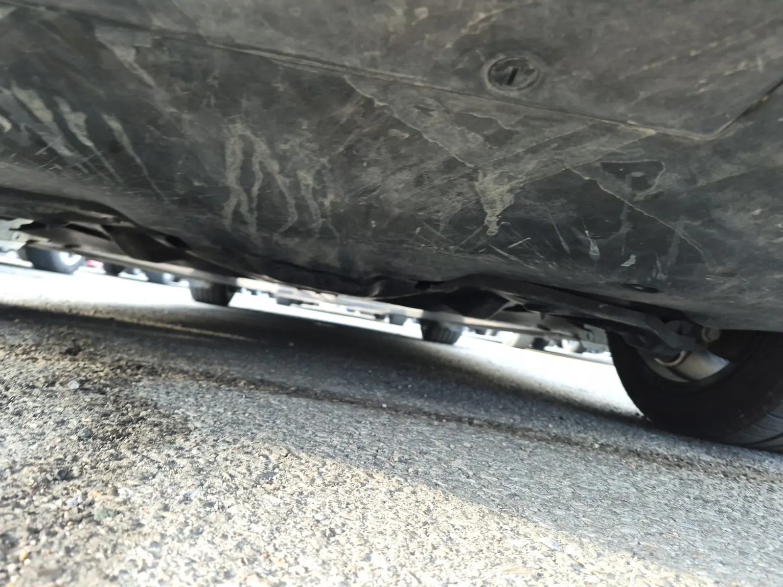 Undercarriage - Rear Photo