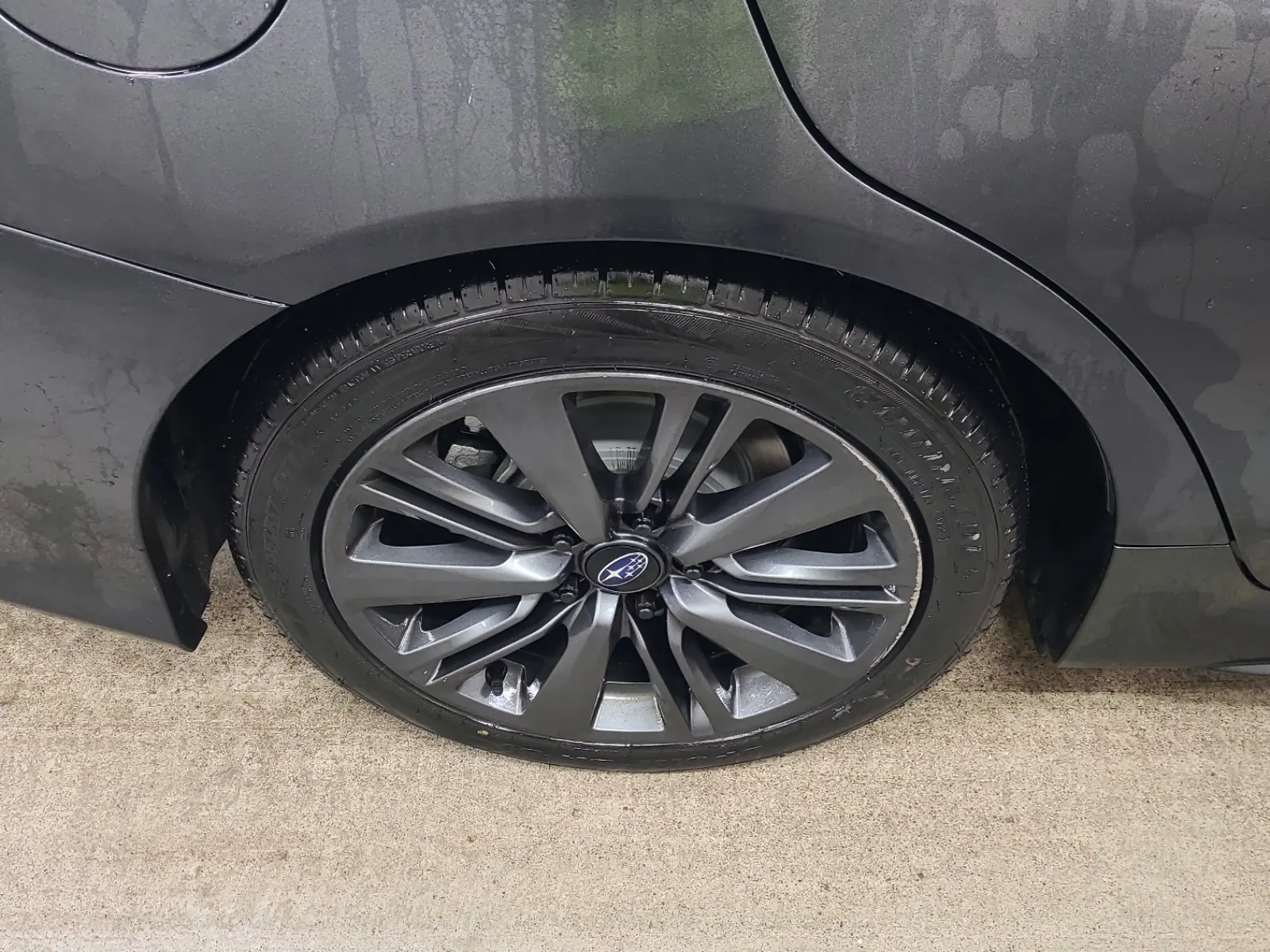 Right Rear Wheel/Tire Photo