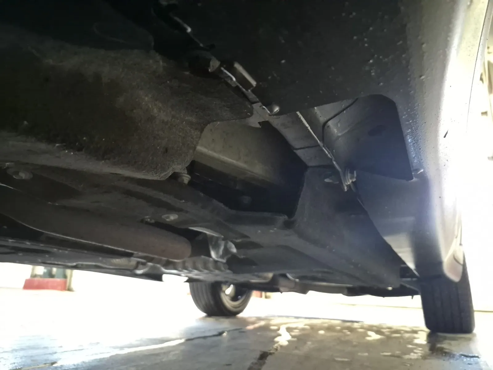 Undercarriage - Driver Photo