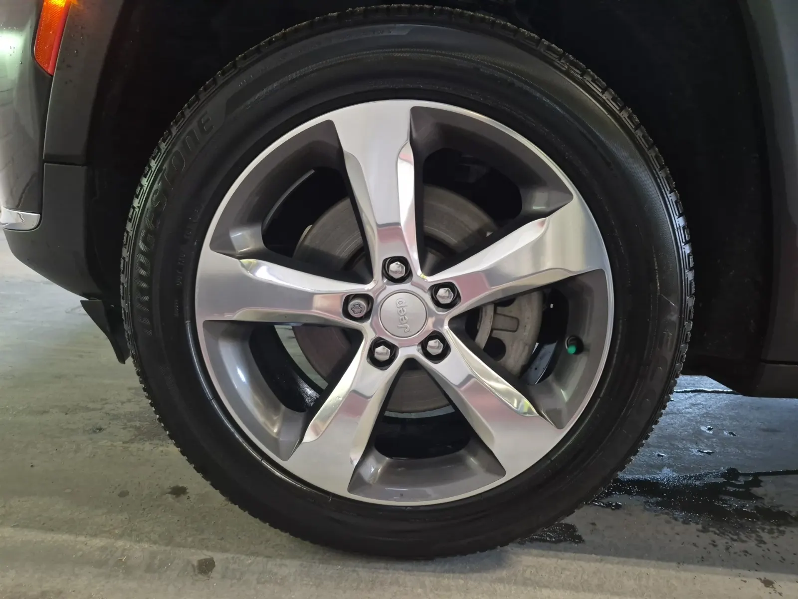 Front driver wheel/tire photo