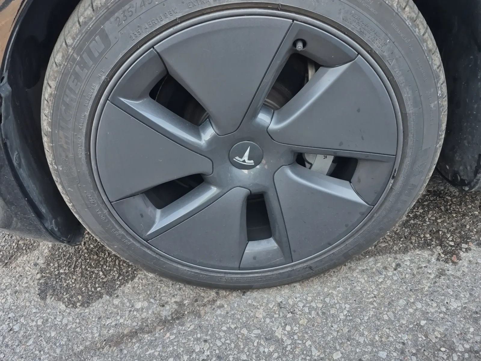 Front driver wheel/tire photo