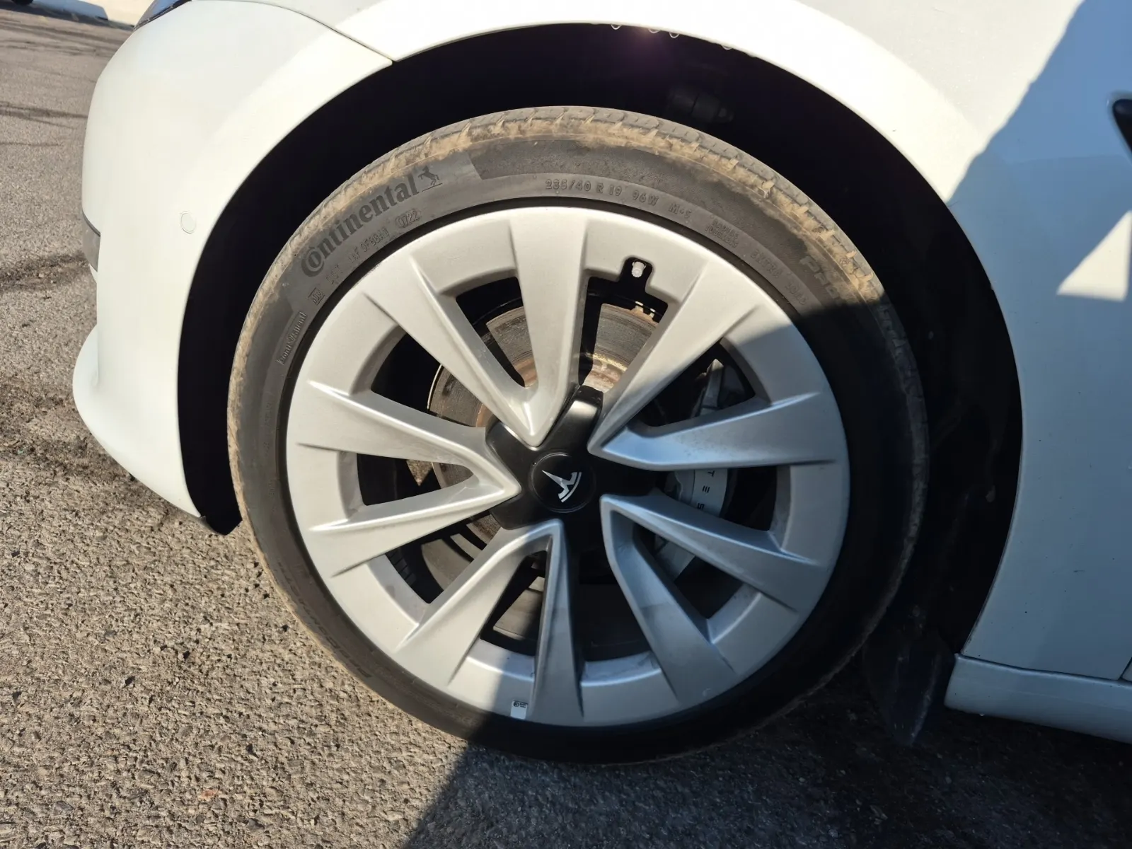 Front driver wheel/tire photo