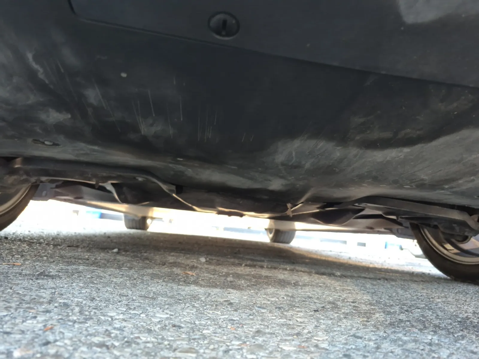 Undercarriage - Rear Photo