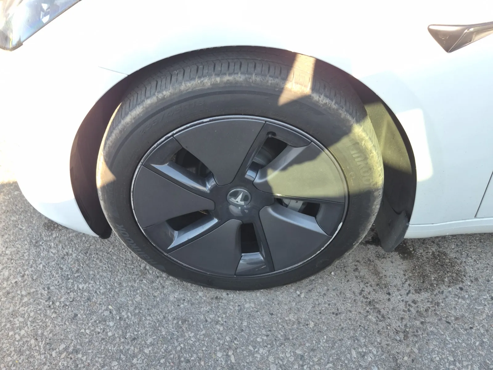 Front driver wheel/tire photo