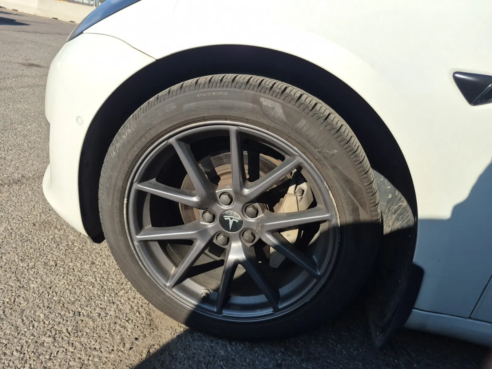 Front driver wheel/tire photo