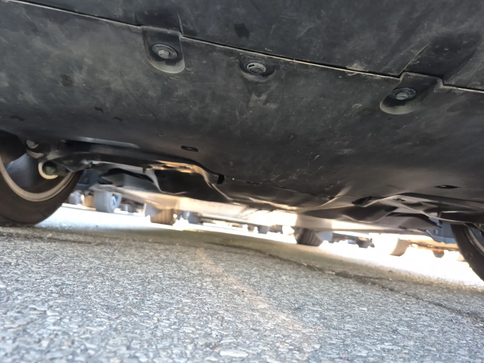 Undercarriage - Rear Photo