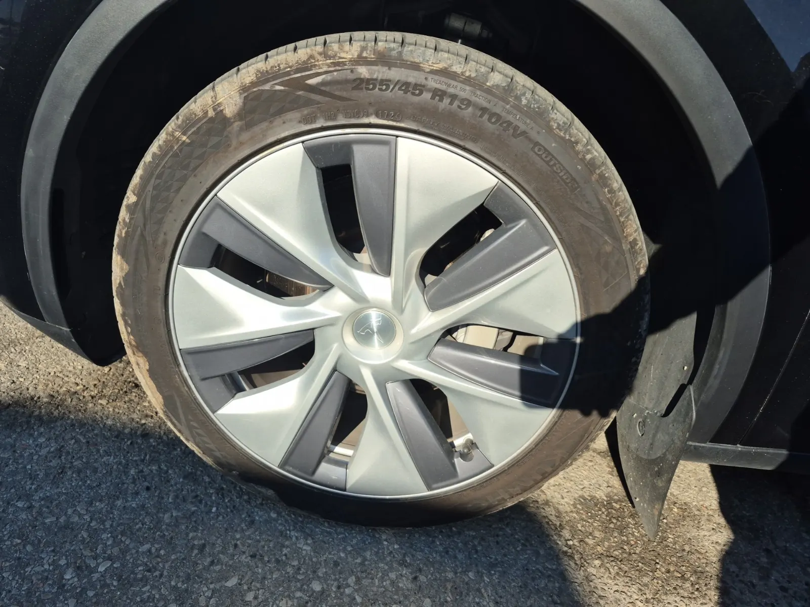 Front driver wheel/tire photo