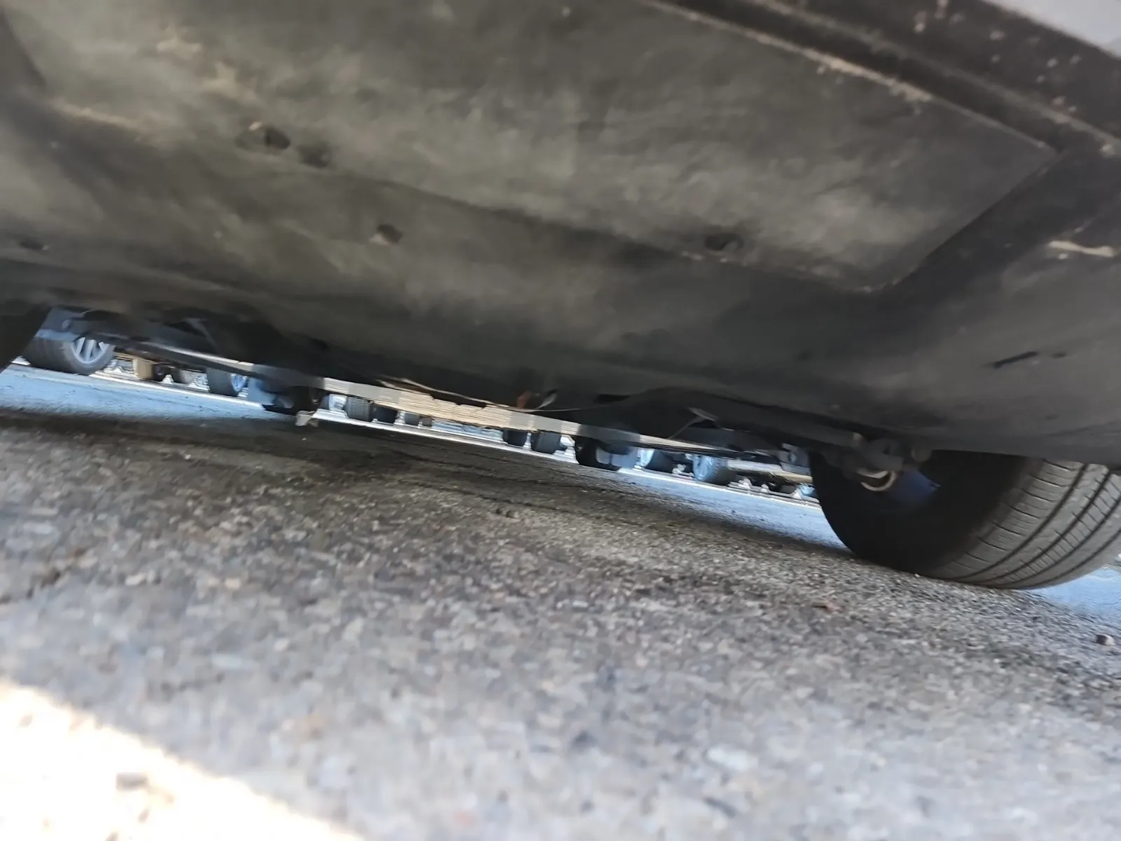 Undercarriage - Rear Photo