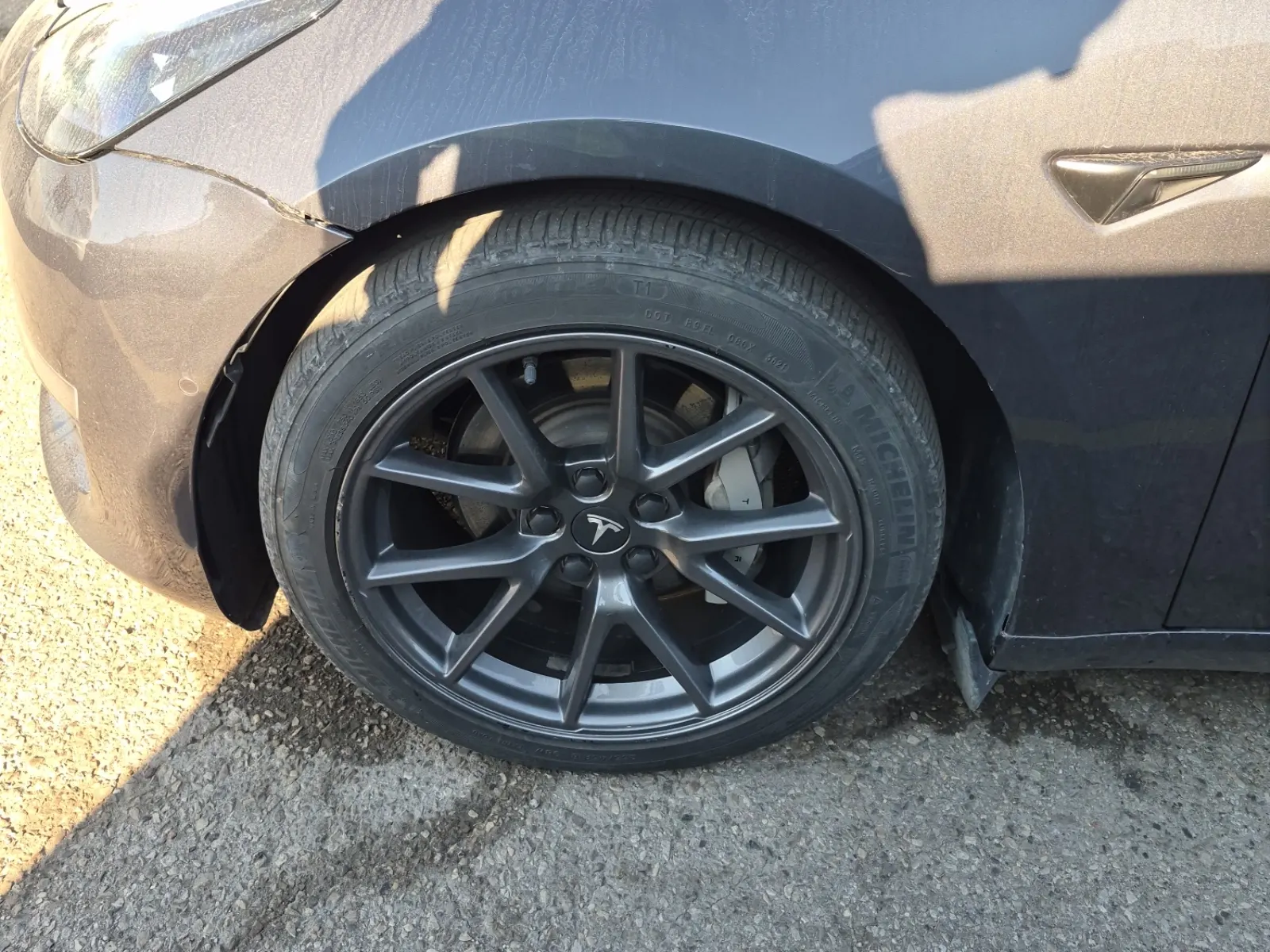 Front driver wheel/tire photo
