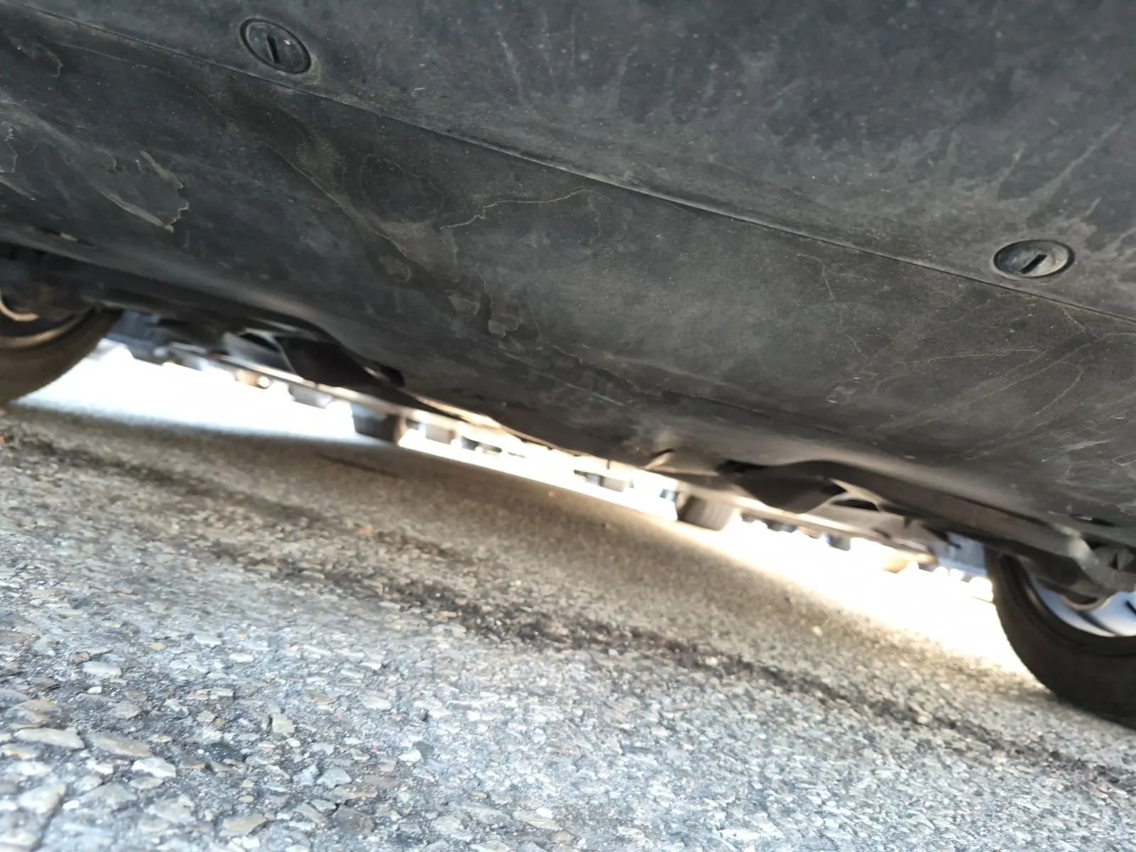 Undercarriage - Rear Photo