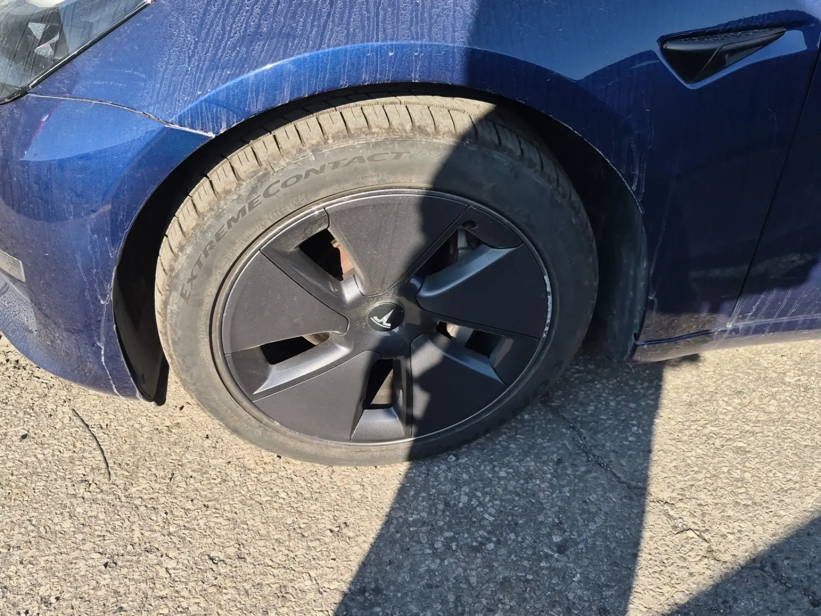Front driver wheel/tire photo