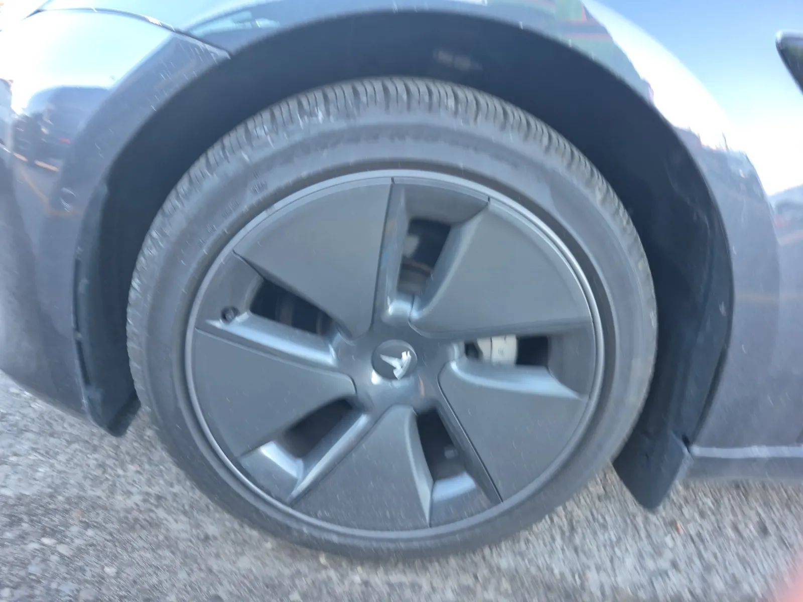 Front driver wheel/tire photo