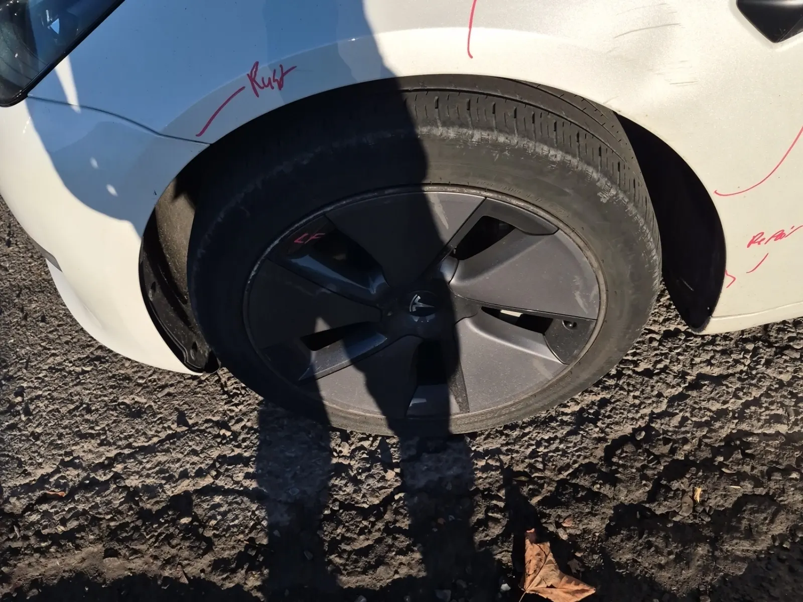 Front driver wheel/tire photo