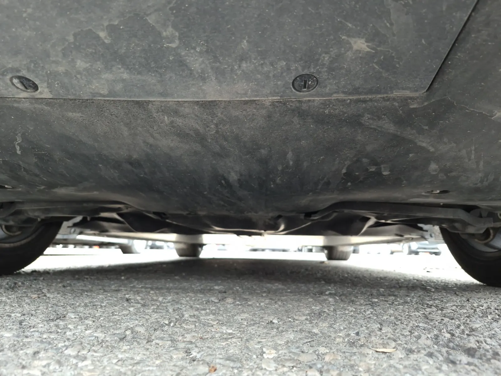 Undercarriage - Rear Photo