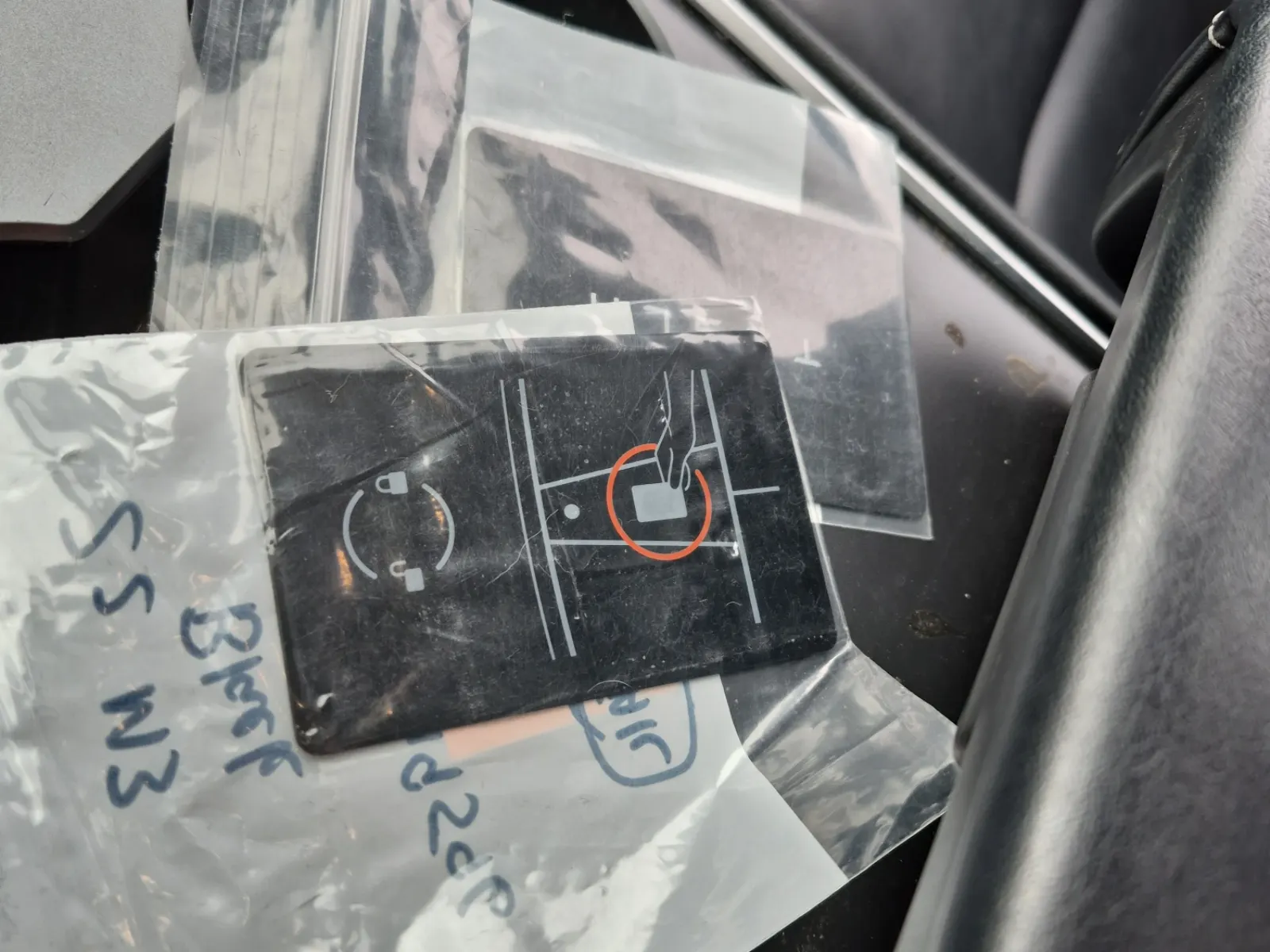 Keys/Fobs/Manual Photo