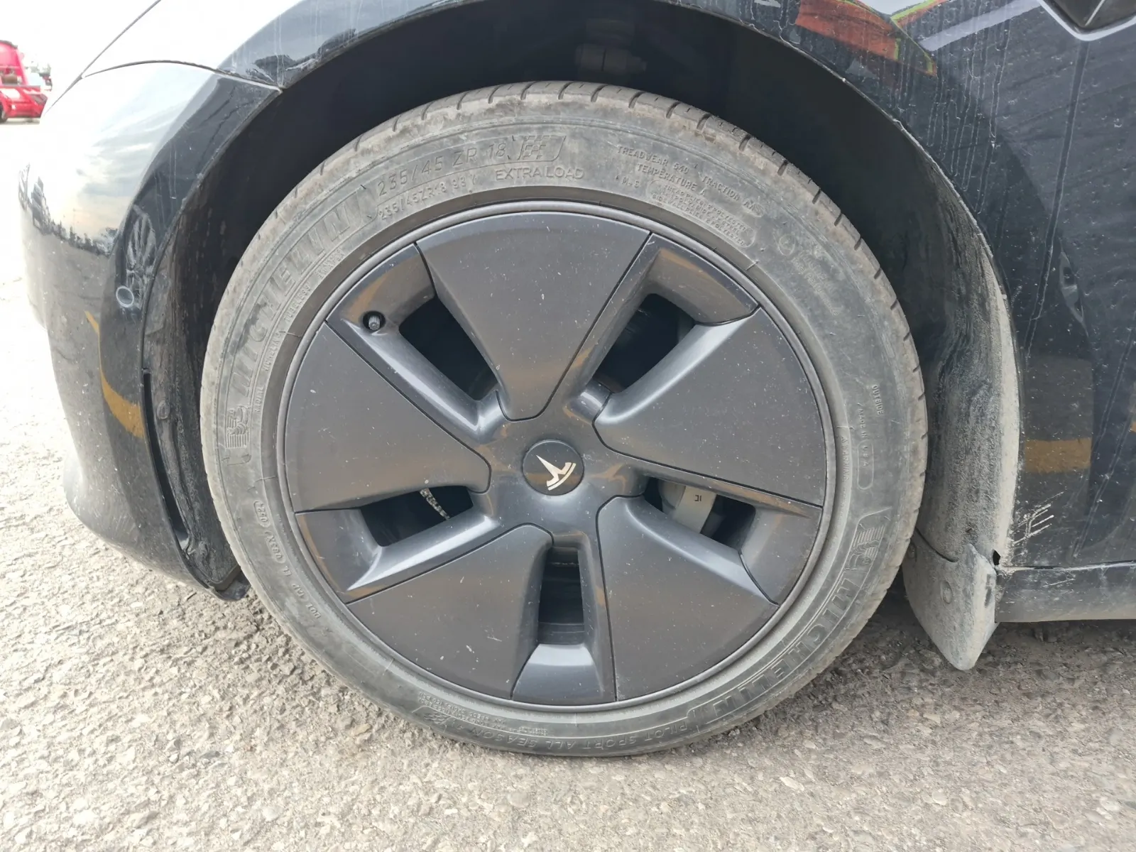 Front driver wheel/tire photo