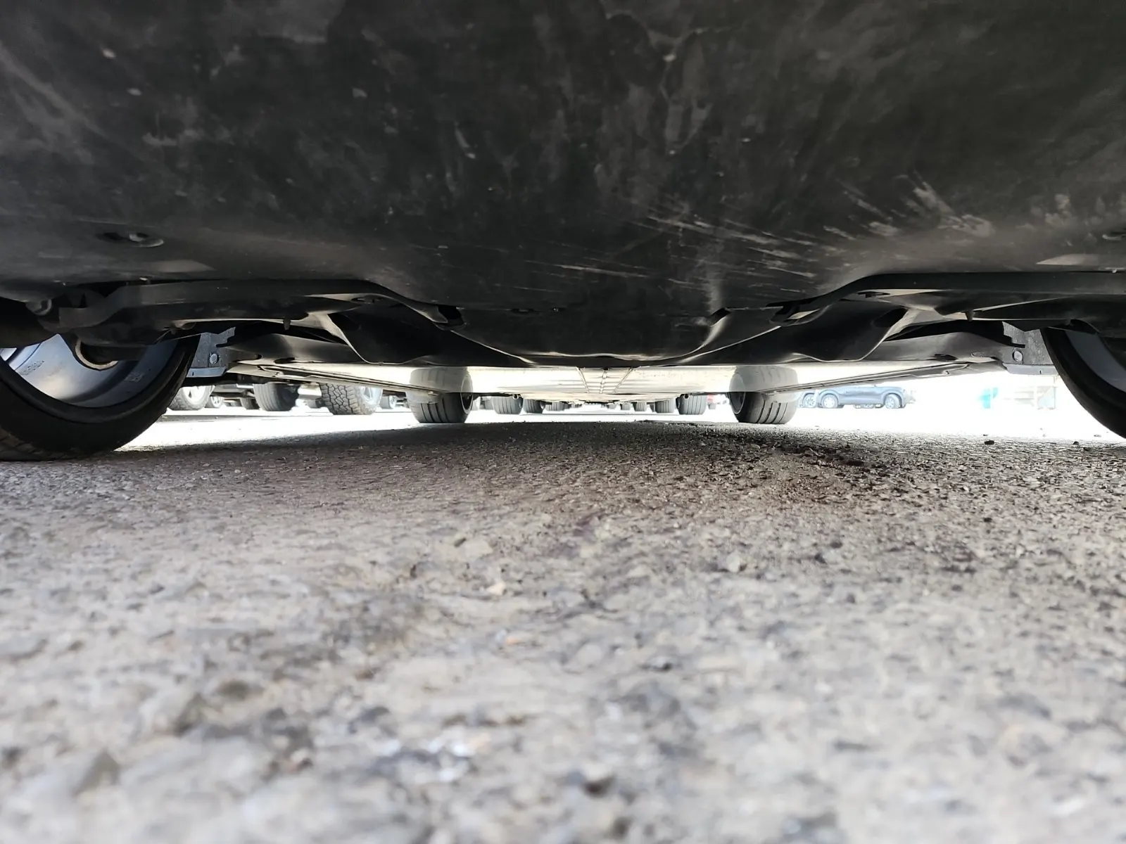 Undercarriage - Rear Photo