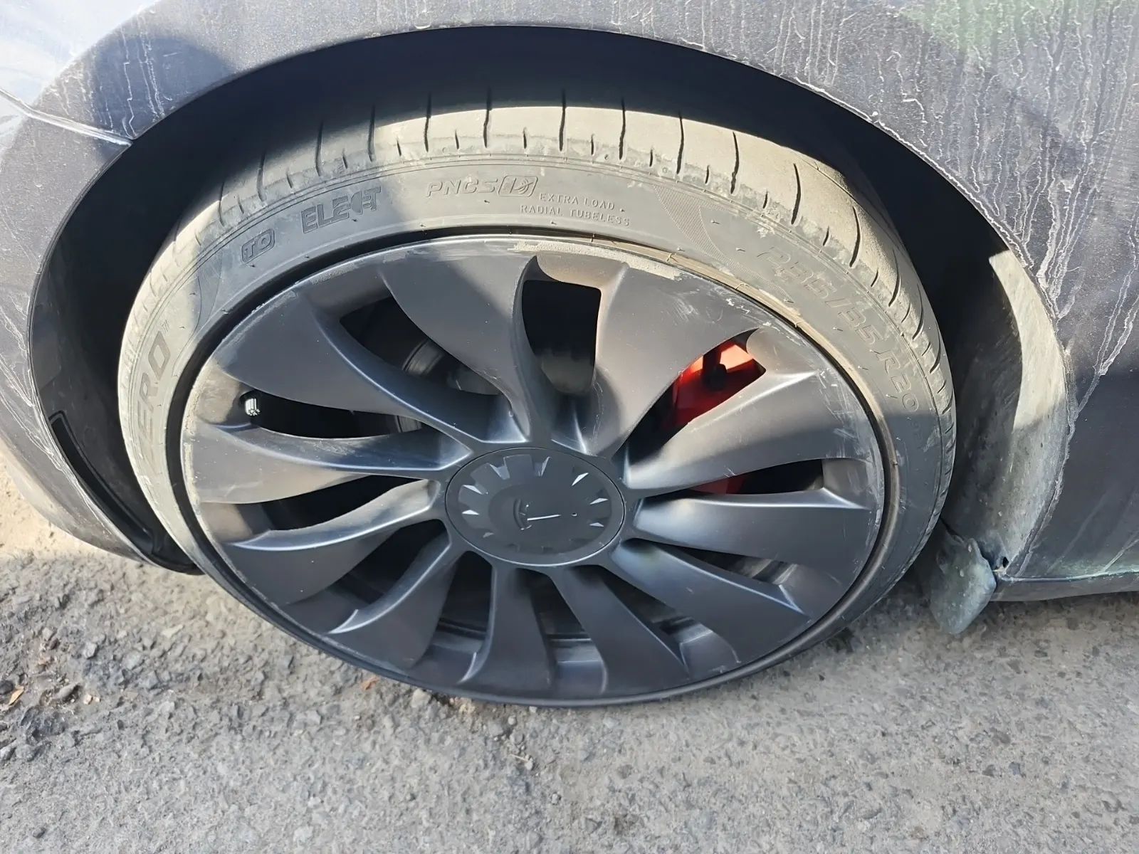 Front driver wheel/tire photo