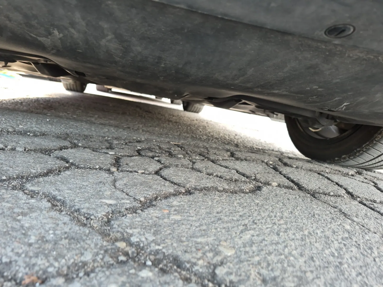 Undercarriage - Rear Photo