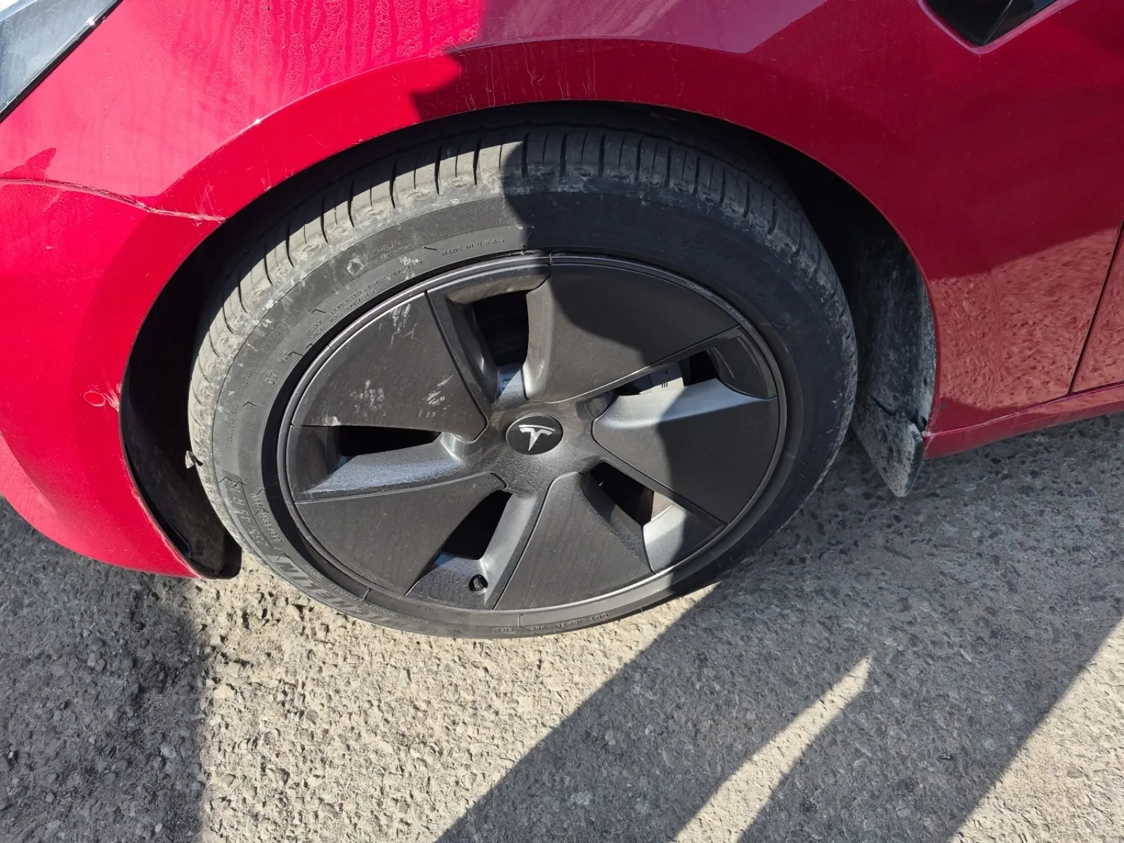 Front driver wheel/tire photo