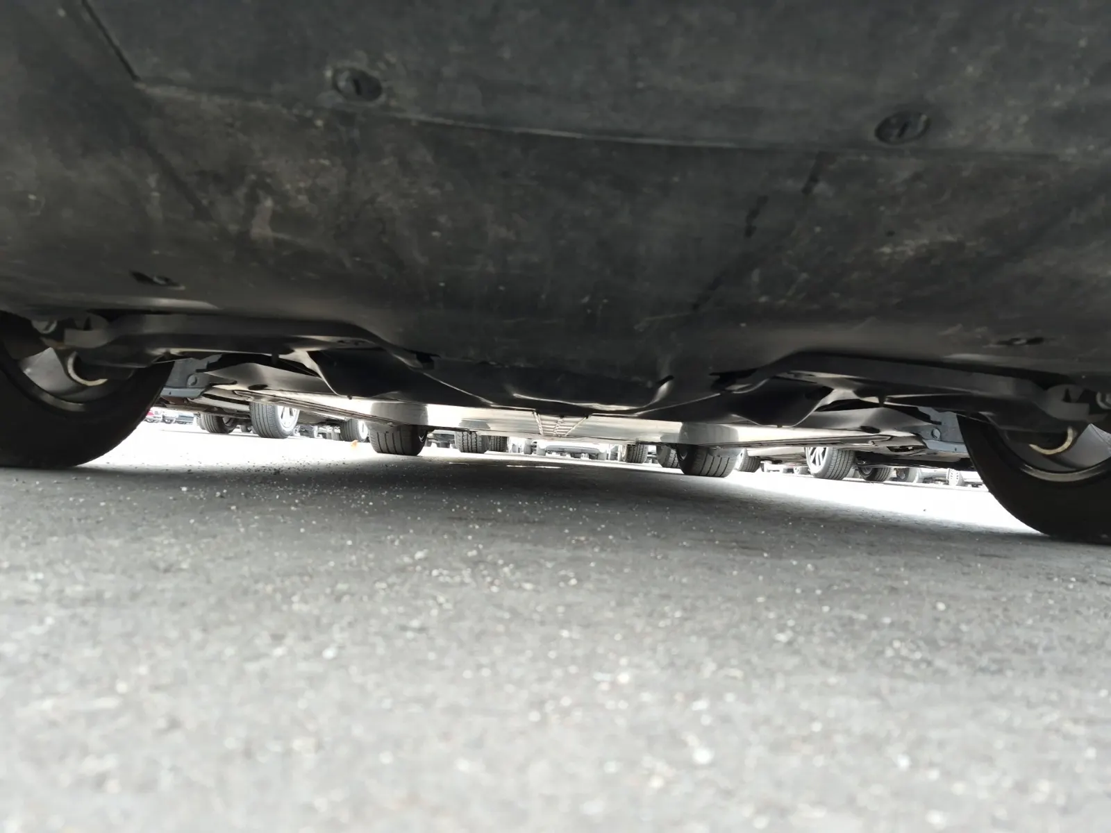 Undercarriage - Rear Photo