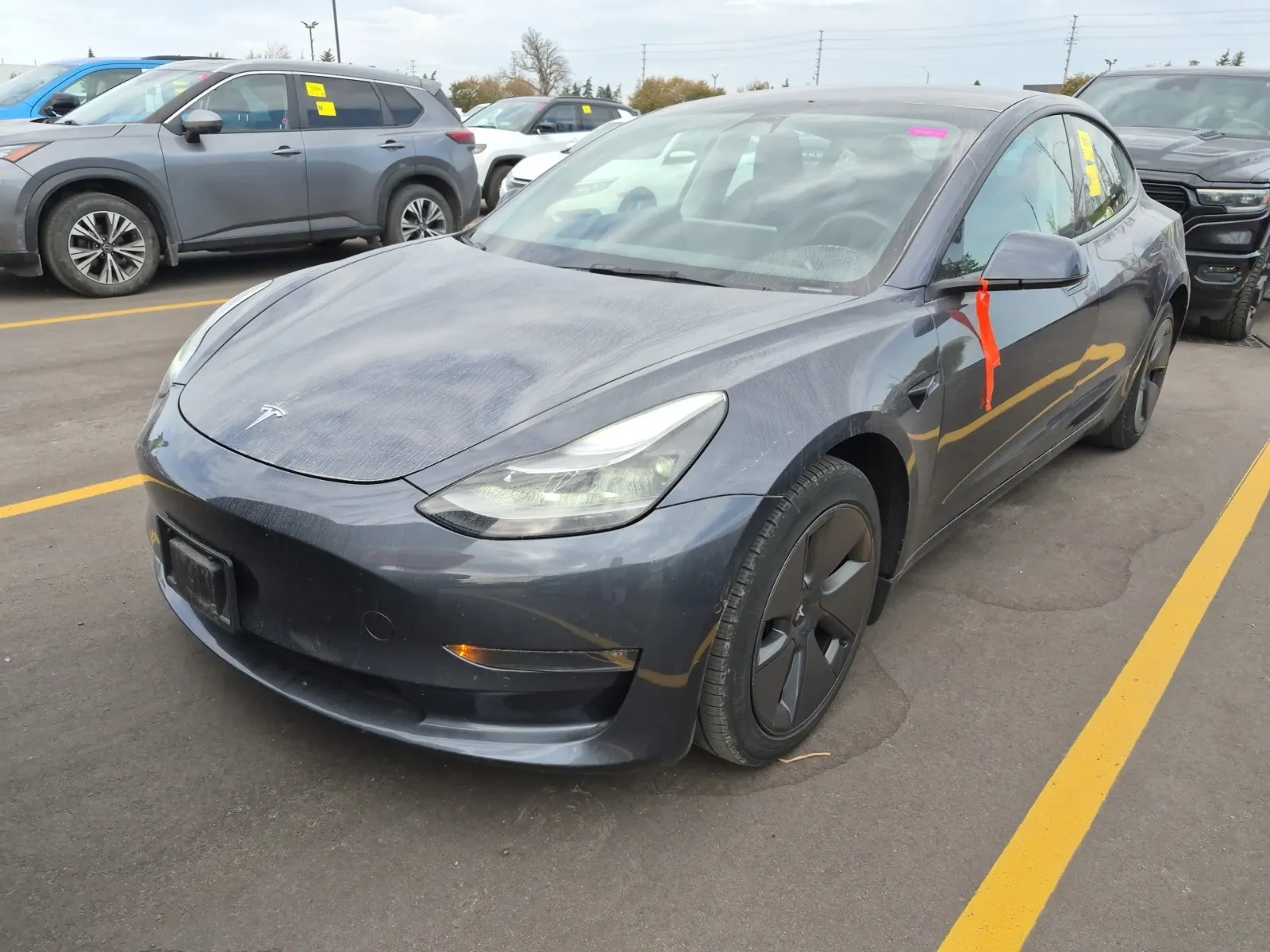 Front driver 3/4 photo