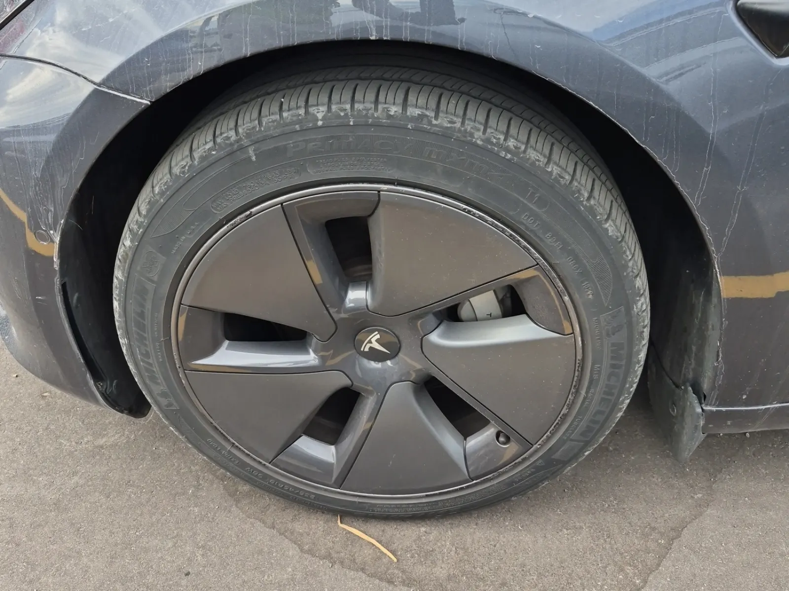 Front driver wheel/tire photo