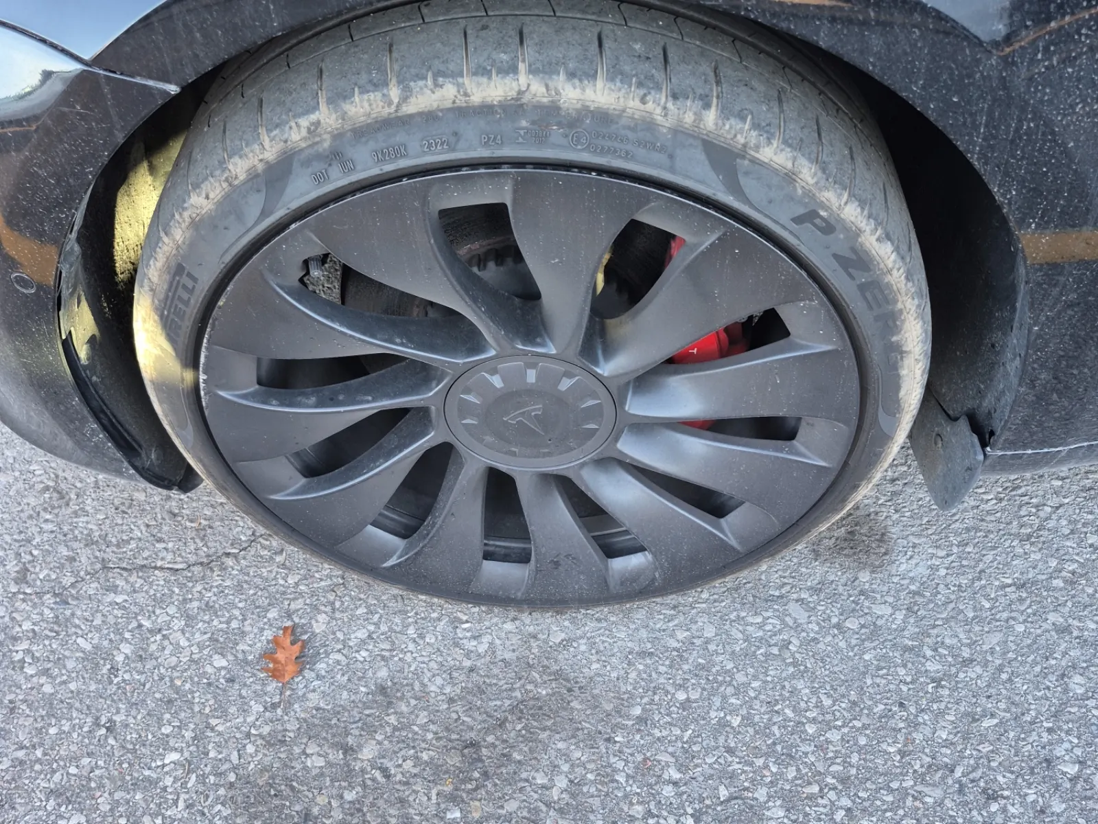 Front driver wheel/tire photo
