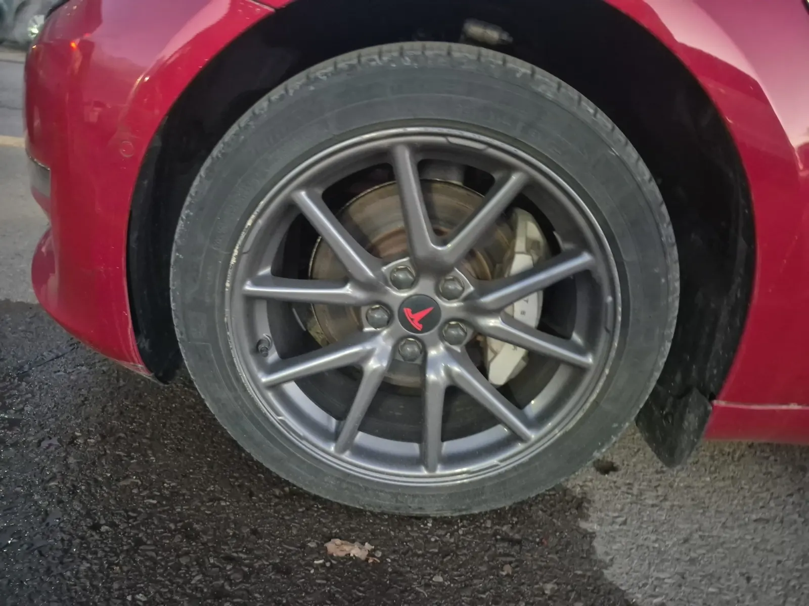 Front driver wheel/tire photo