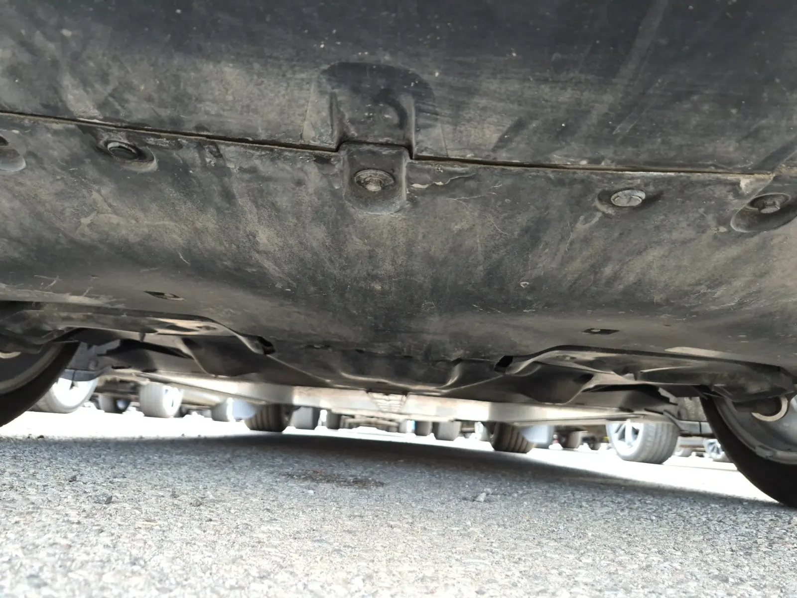 Undercarriage - Rear Photo