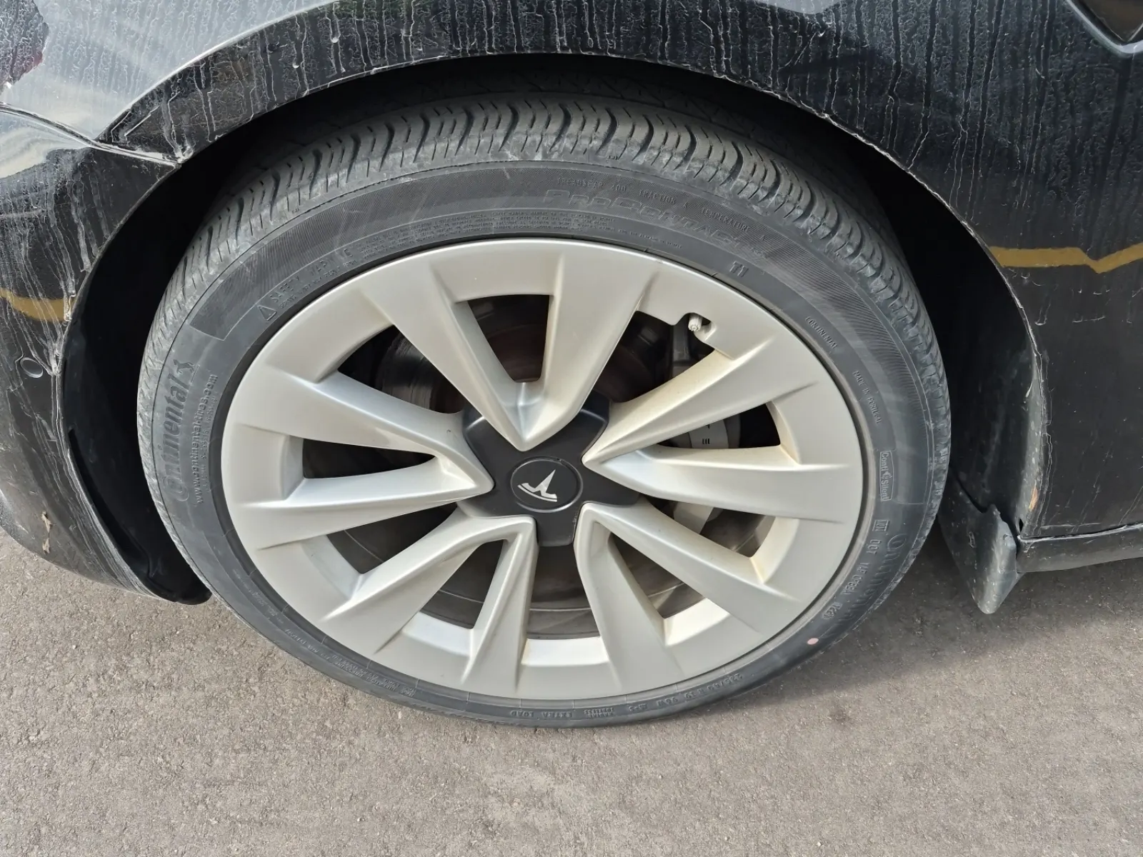 Front driver wheel/tire photo