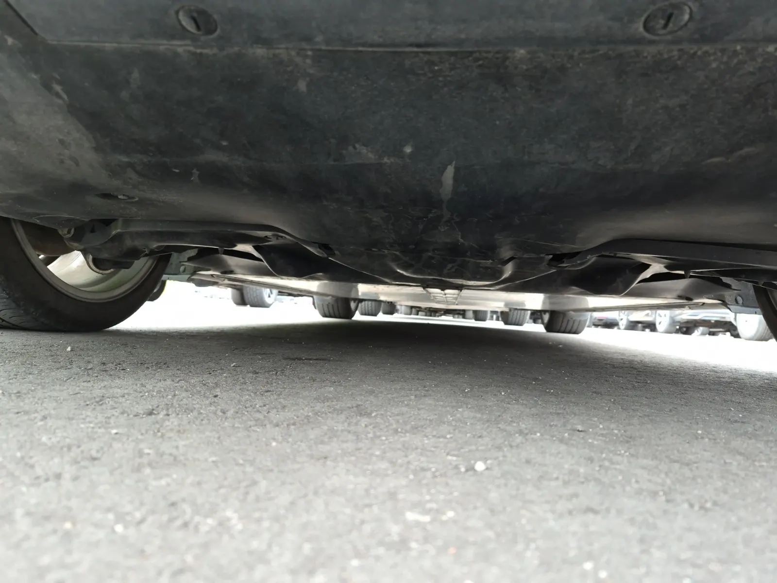 Undercarriage - Rear Photo