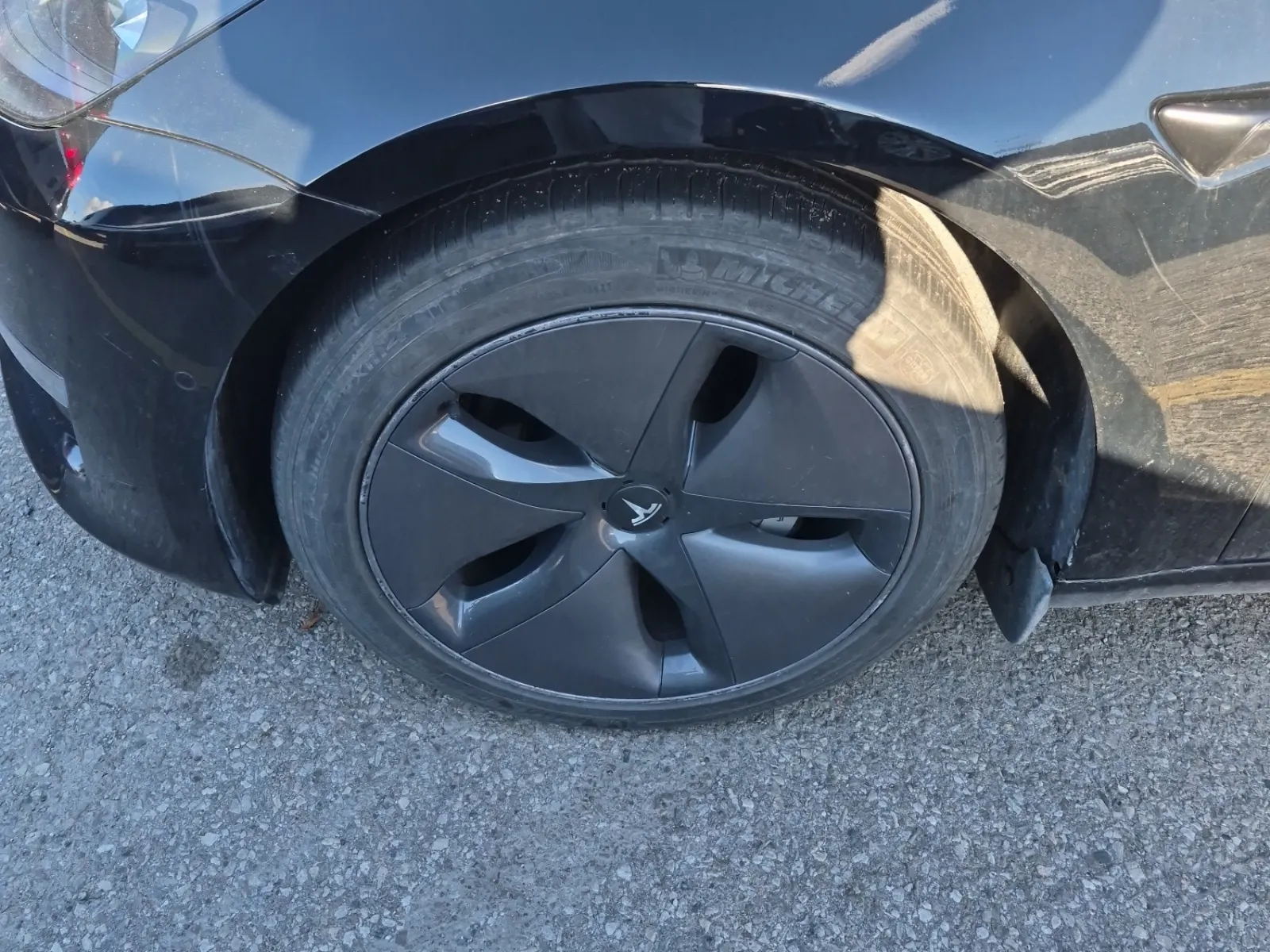 Front driver wheel/tire photo