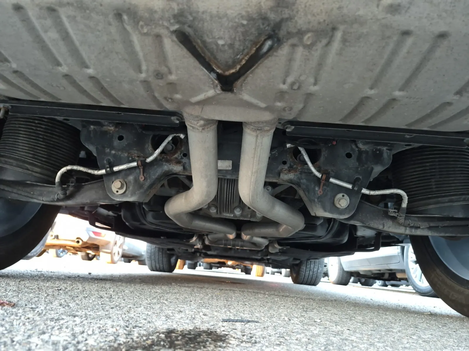 Undercarriage - Rear Photo