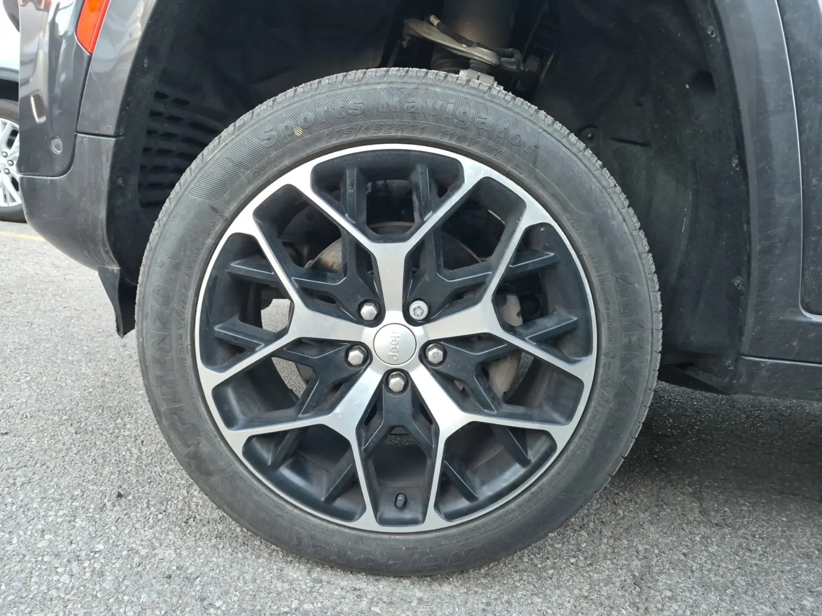Front driver wheel/tire photo