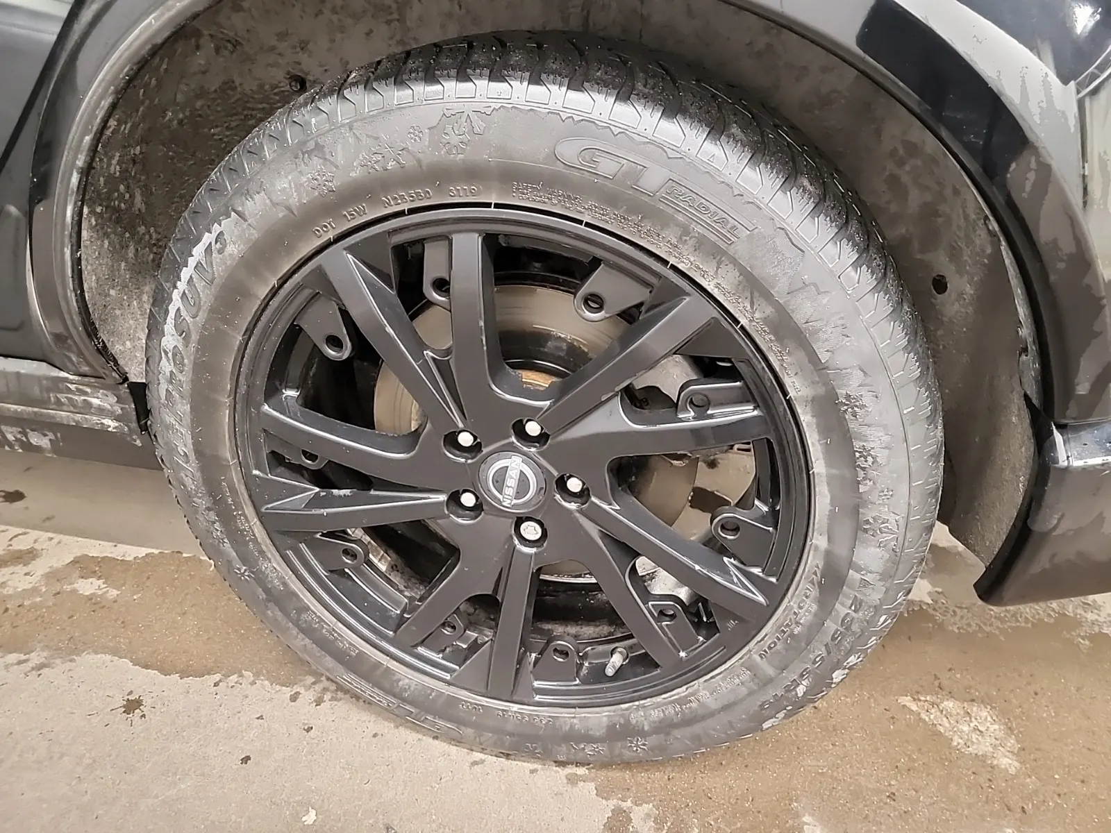 Left Rear Wheel/Tire Photo
