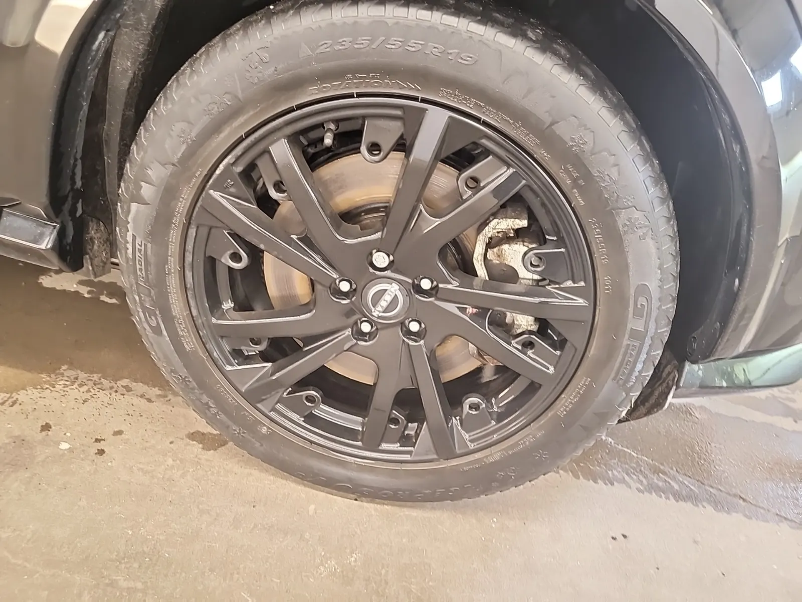 Right Front Wheel/Tire Photo