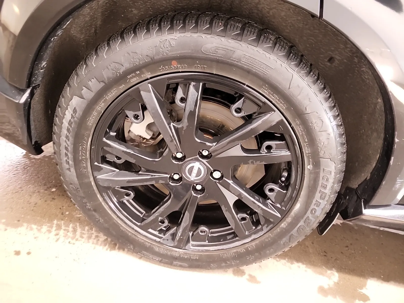 Right Rear Wheel/Tire Photo